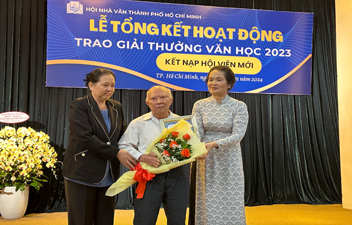 Hội Nhà văn TP HCM trao giải thưởng văn học năm 2023